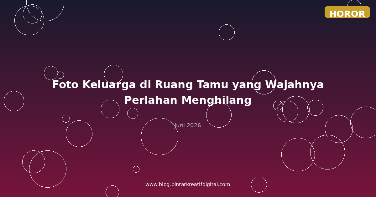 Foto Keluarga di Ruang Tamu yang Wajahnya Perlahan Menghilang